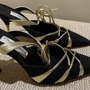 Manolo Blahnik black pointy toe heels w/ good leather ankle strap tie